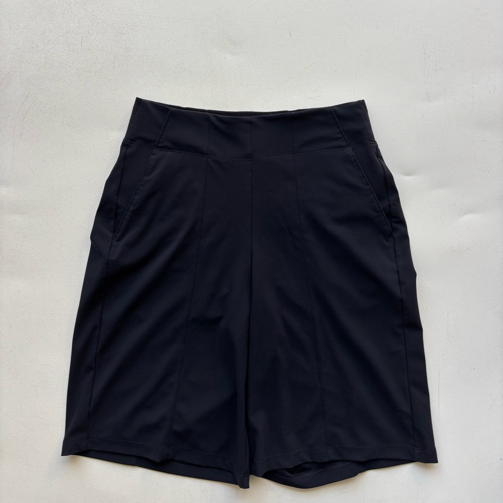 Athleta cosmic Bermuda shorts navy size 2 corporate shorts